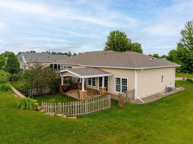 5136 Sweet Water Circle, Waterloo, IA 50701