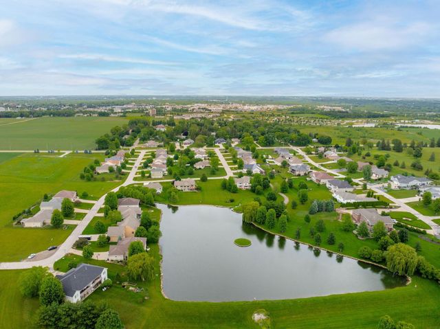 5136 Sweet Water Circle, Waterloo, IA 50701