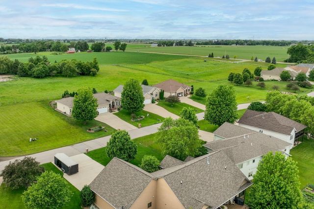 5136 Sweet Water Circle, Waterloo, IA 50701