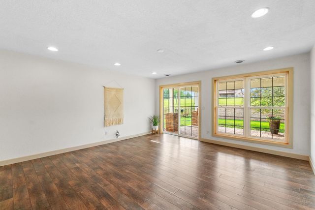 5136 Sweet Water Circle, Waterloo, IA 50701