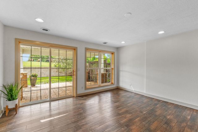5136 Sweet Water Circle, Waterloo, IA 50701