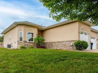 5136 Sweet Water Circle, Waterloo, IA 50701