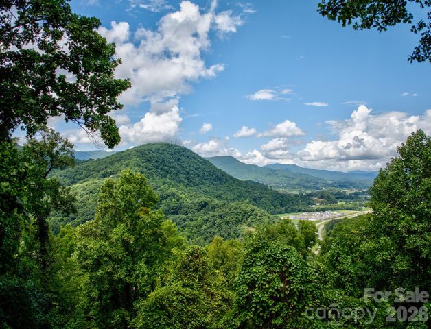 612 Whispering Winds Road, Waynesville, NC 28785
