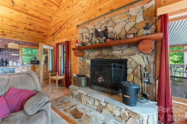 612 Whispering Winds Road, Waynesville, NC 28785