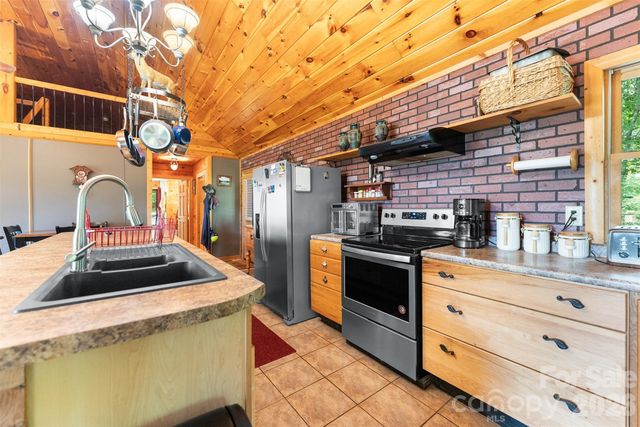 612 Whispering Winds Road, Waynesville, NC 28785