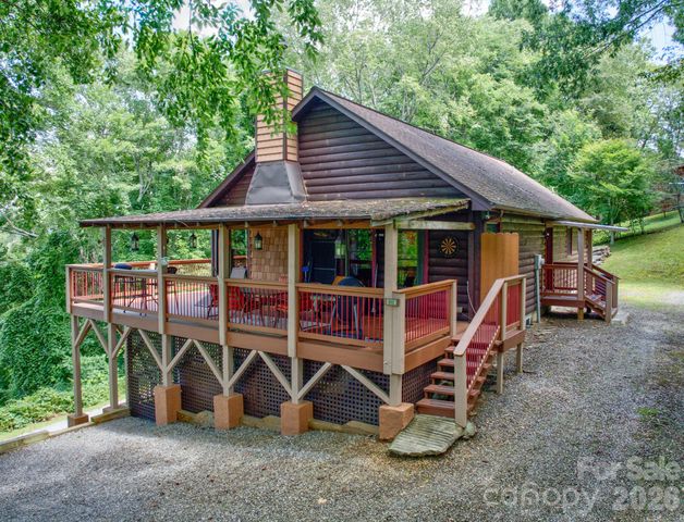 612 Whispering Winds Road, Waynesville, NC 28785