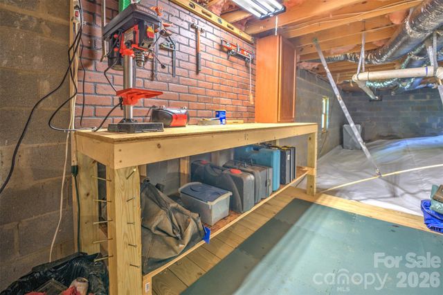 612 Whispering Winds Road, Waynesville, NC 28785