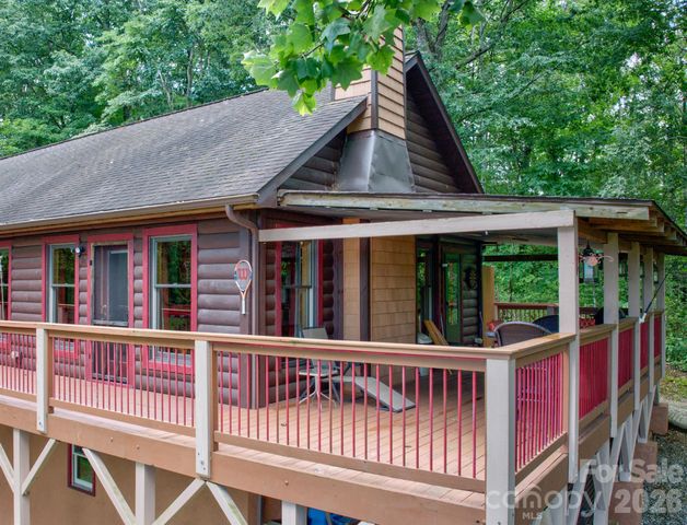 612 Whispering Winds Road, Waynesville, NC 28785