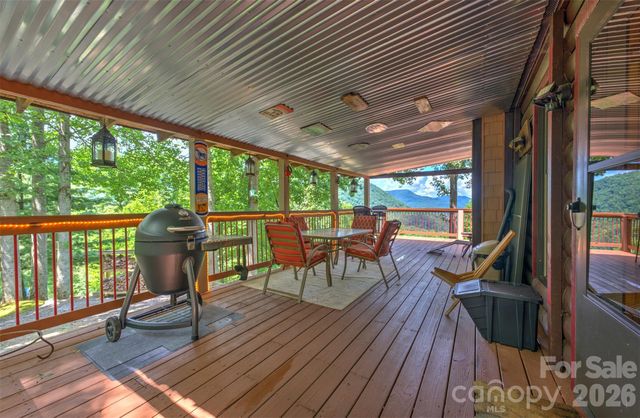 612 Whispering Winds Road, Waynesville, NC 28785