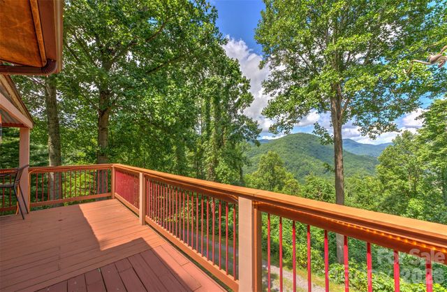 612 Whispering Winds Road, Waynesville, NC 28785