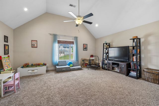 1035 Barnhill Rd, Clarksville, TN 37043