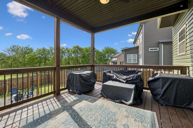 1035 Barnhill Rd, Clarksville, TN 37043