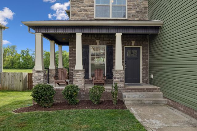 1035 Barnhill Rd, Clarksville, TN 37043