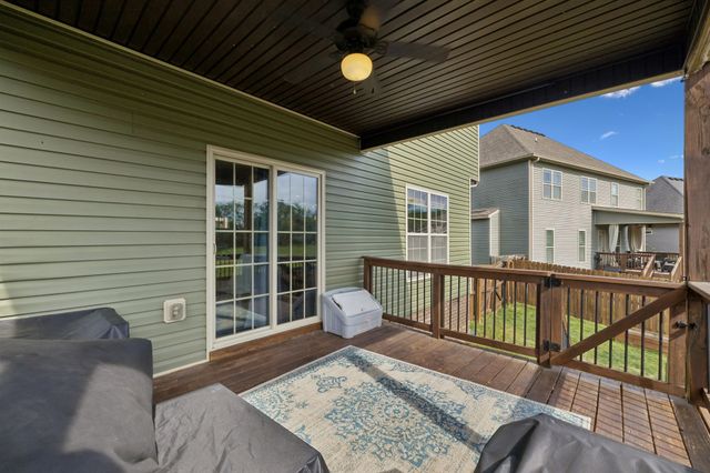 1035 Barnhill Rd, Clarksville, TN 37043