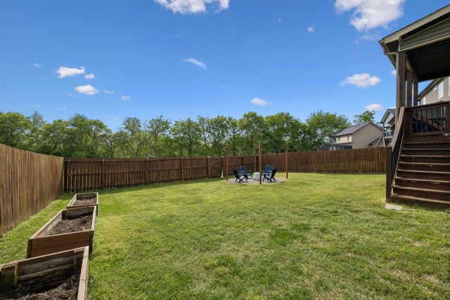 1035 Barnhill Rd, Clarksville, TN 37043