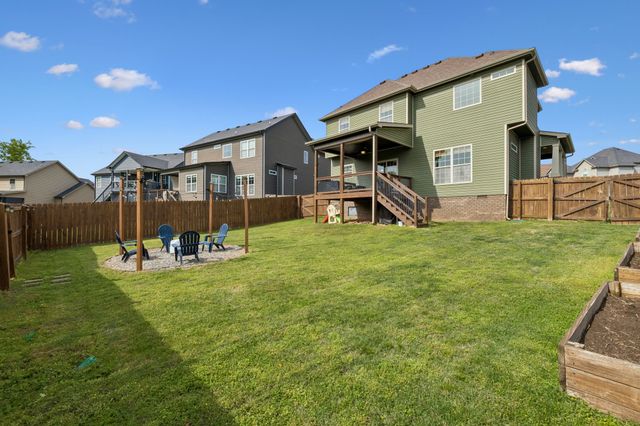 1035 Barnhill Rd, Clarksville, TN 37043