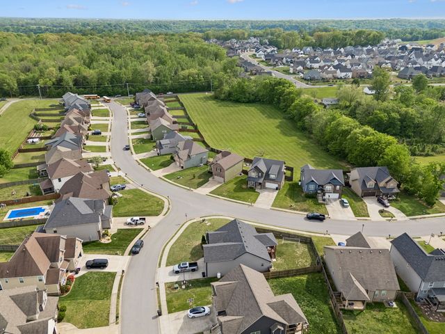 1035 Barnhill Rd, Clarksville, TN 37043