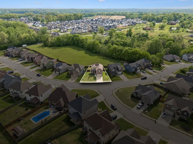 1035 Barnhill Rd, Clarksville, TN 37043