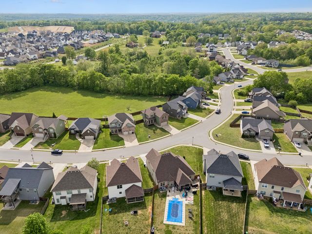 1035 Barnhill Rd, Clarksville, TN 37043