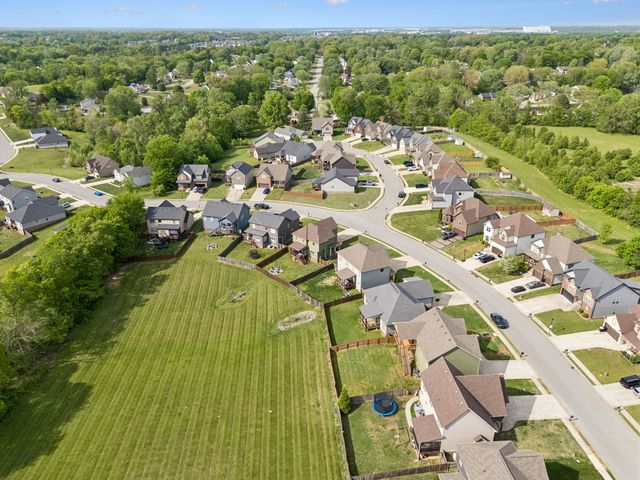 1035 Barnhill Rd, Clarksville, TN 37043