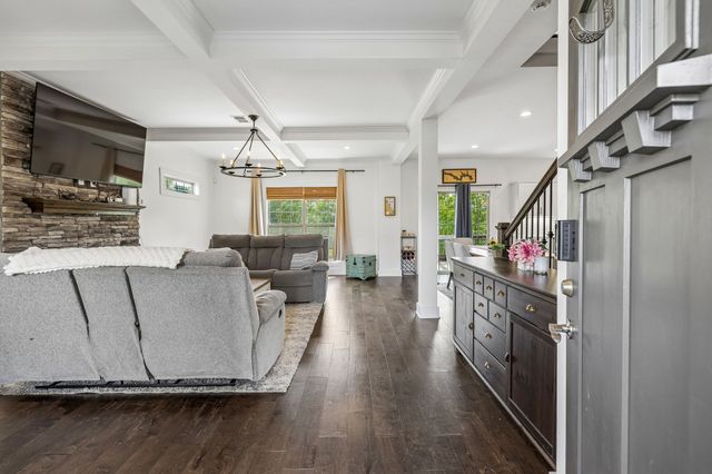 1035 Barnhill Rd, Clarksville, TN 37043