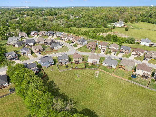 1035 Barnhill Rd, Clarksville, TN 37043