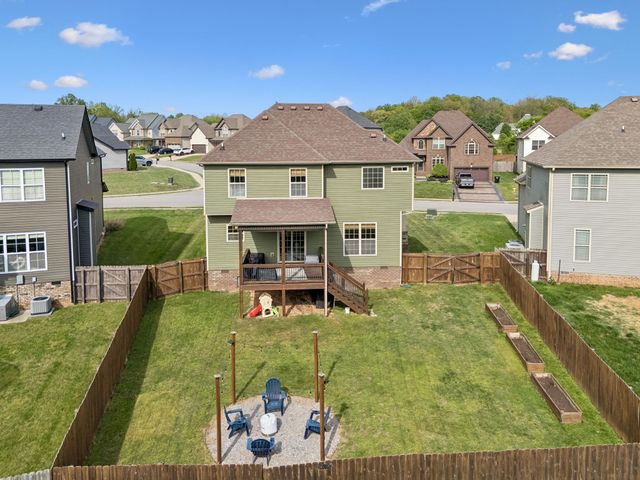 1035 Barnhill Rd, Clarksville, TN 37043