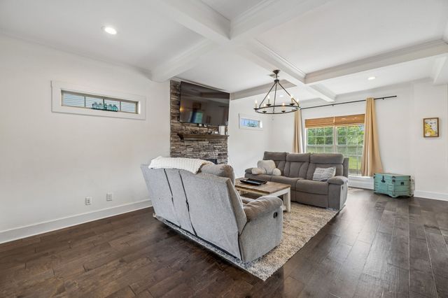 1035 Barnhill Rd, Clarksville, TN 37043