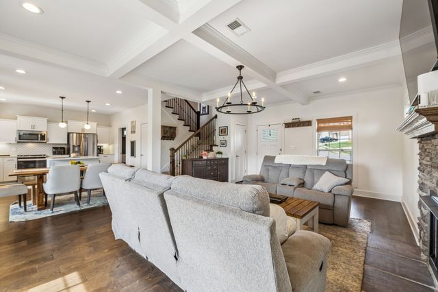 1035 Barnhill Rd, Clarksville, TN 37043