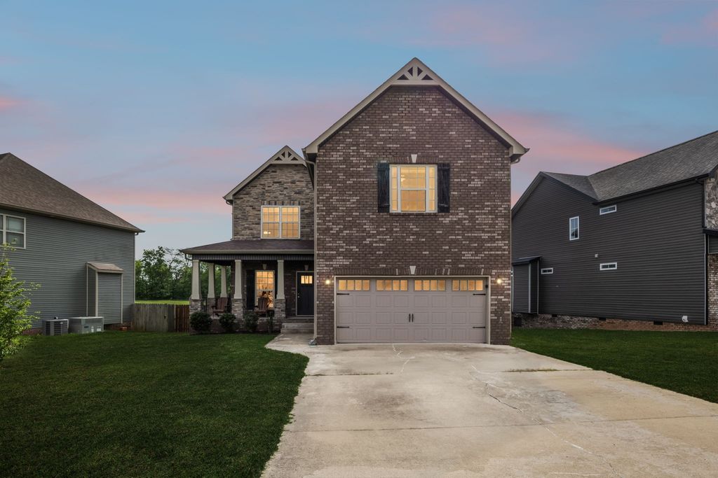 1035 Barnhill Rd, Clarksville, TN 37043