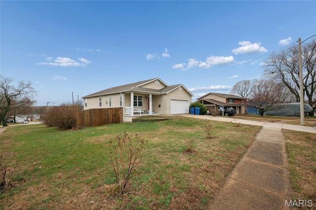 1604 Ville Gloria Lane, Hazelwood, MO 63042