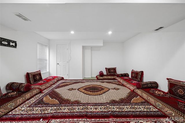 1604 Ville Gloria Lane, Hazelwood, MO 63042