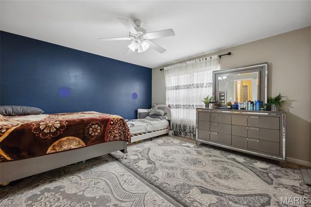 1604 Ville Gloria Lane, Hazelwood, MO 63042