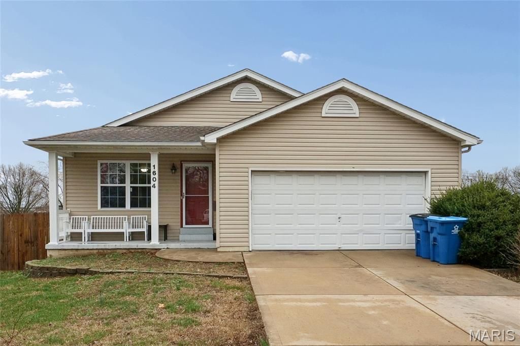 1604 Ville Gloria Lane, Hazelwood, MO 63042