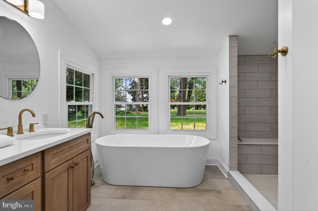 213 FILDES LN, Wallingford, PA 19086