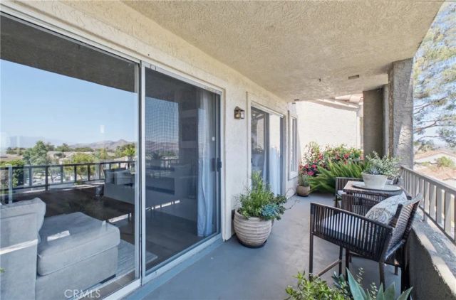 1001 La Terraza 203, Corona, CA 92879