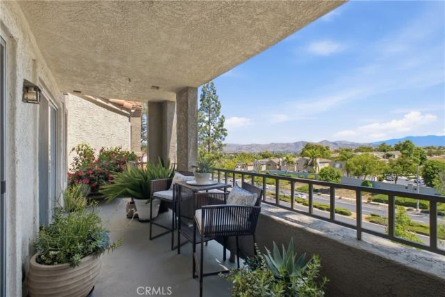 1001 La Terraza 203, Corona, CA 92879