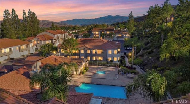 1001 La Terraza 203, Corona, CA 92879