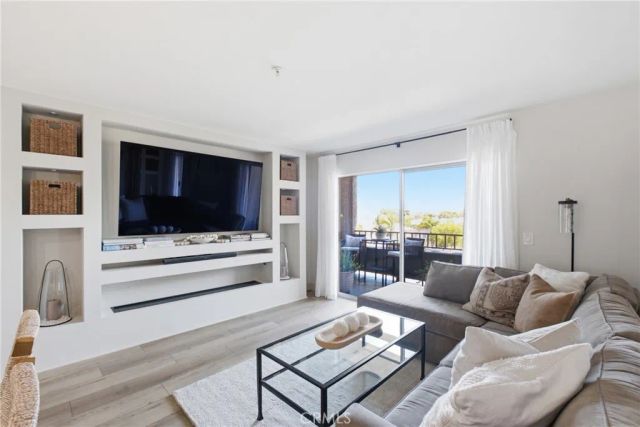1001 La Terraza 203, Corona, CA 92879