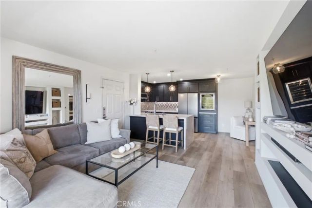 1001 La Terraza 203, Corona, CA 92879