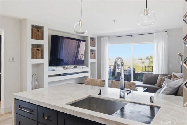 1001 La Terraza 203, Corona, CA 92879