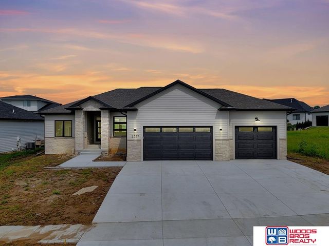 2337 S 89th Street, Lincoln, NE 68520