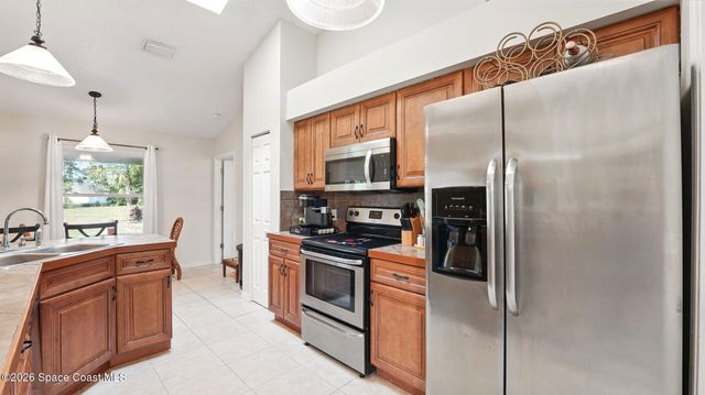 196 Delia Avenue NW, Palm Bay, FL 32907