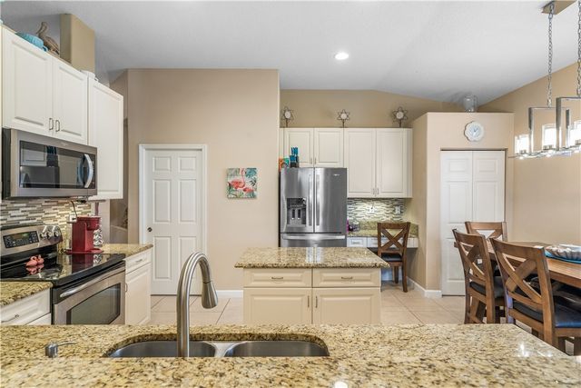 3134 Ashford Square, Vero Beach, FL 32966