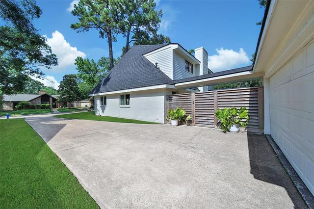 3806 Hill Springs Drive, Kingwood, TX 77345