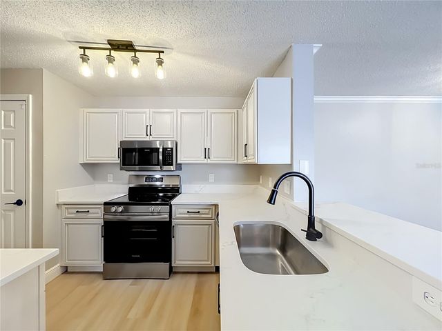 1939 SUMMER CLUB DRIVE 215, Oviedo, FL 32765