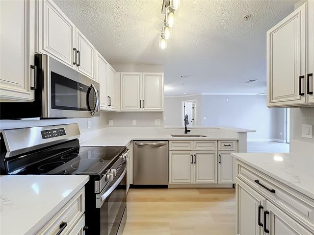 1939 SUMMER CLUB DRIVE 215, Oviedo, FL 32765