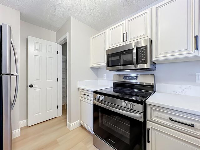 1939 SUMMER CLUB DRIVE 215, Oviedo, FL 32765