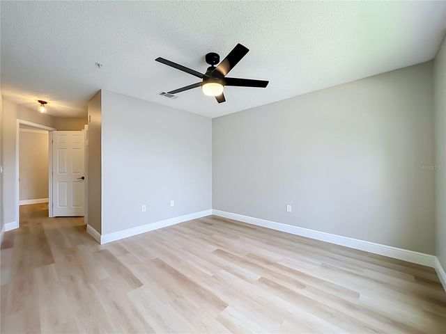 1939 SUMMER CLUB DRIVE 215, Oviedo, FL 32765