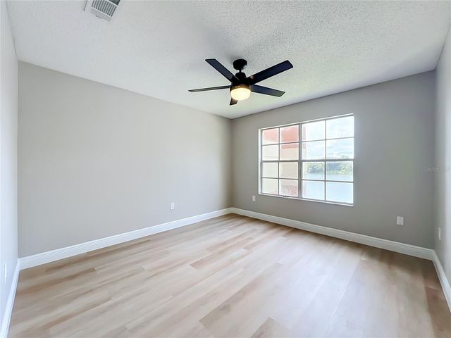 1939 SUMMER CLUB DRIVE 215, Oviedo, FL 32765